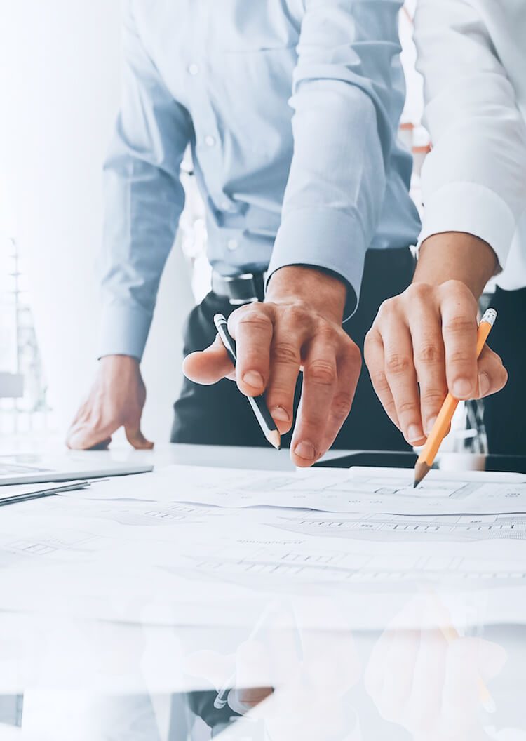 一緒に図面を書く様子