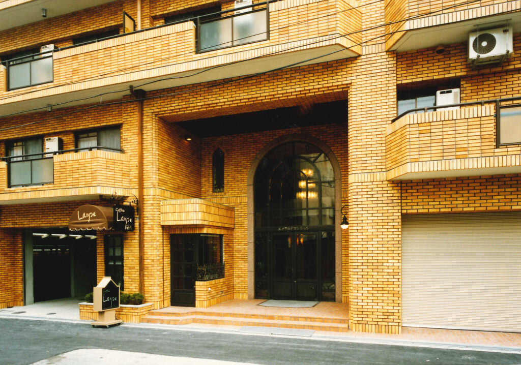 エントランスホール・正面入口