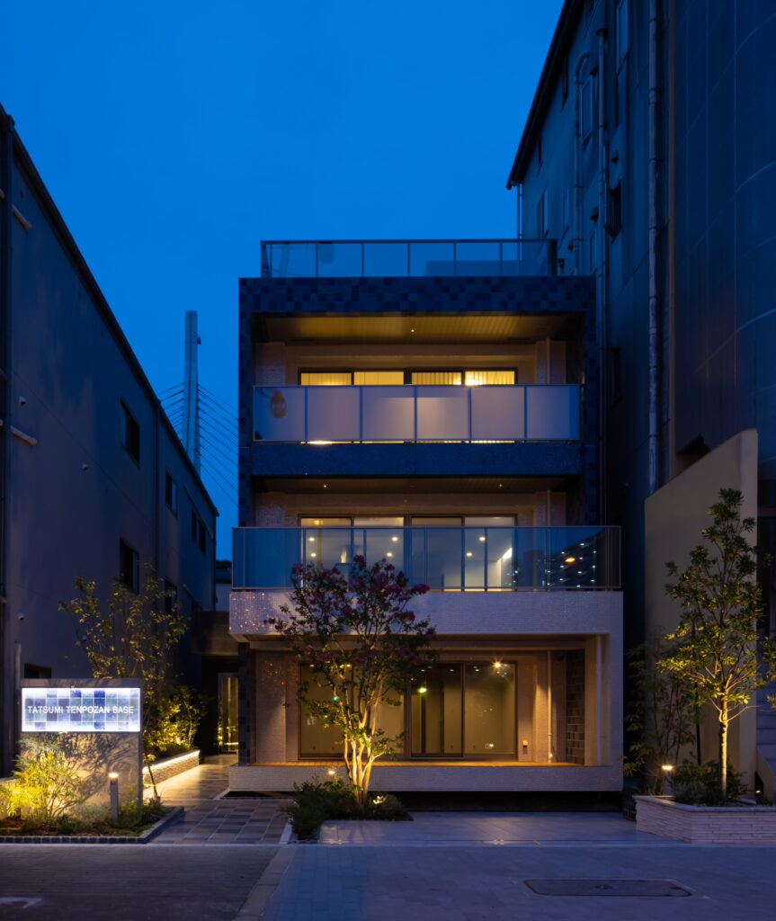 06_西面外観夕景