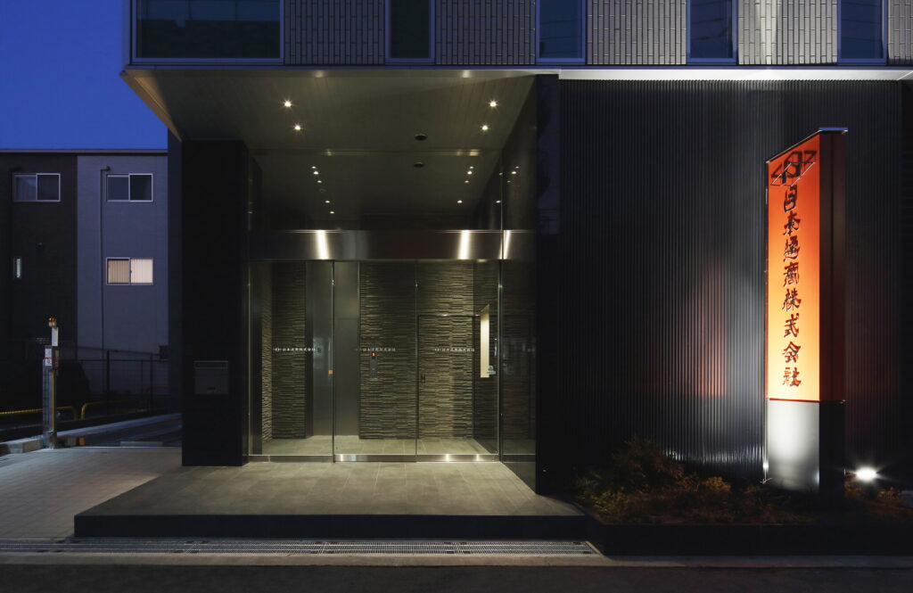 ０３　エントランスアプローチ（夜景）1