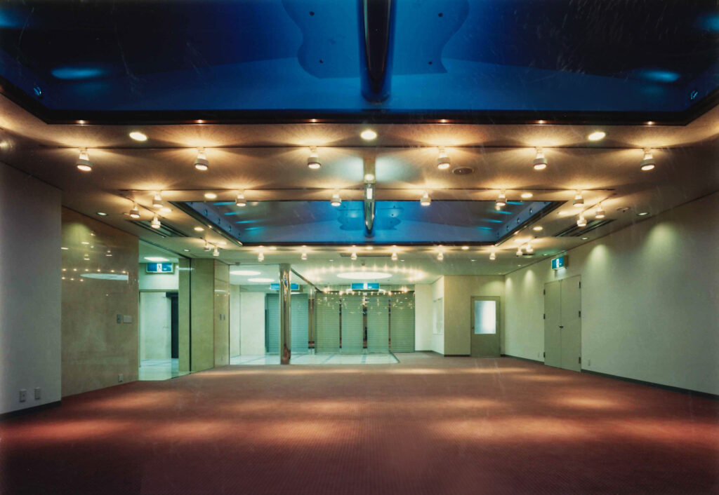 玄関入口・階段